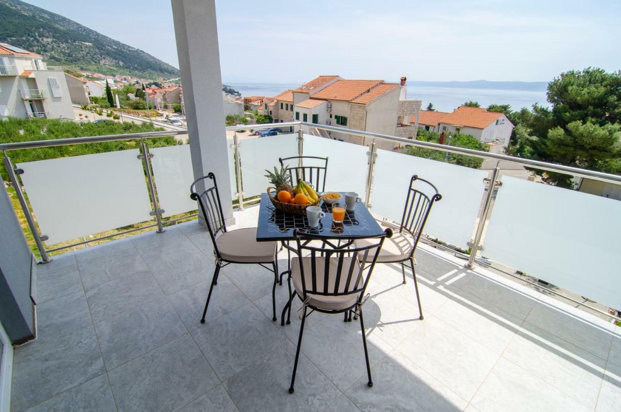 Apartments Sara Бол Екстер'єр фото