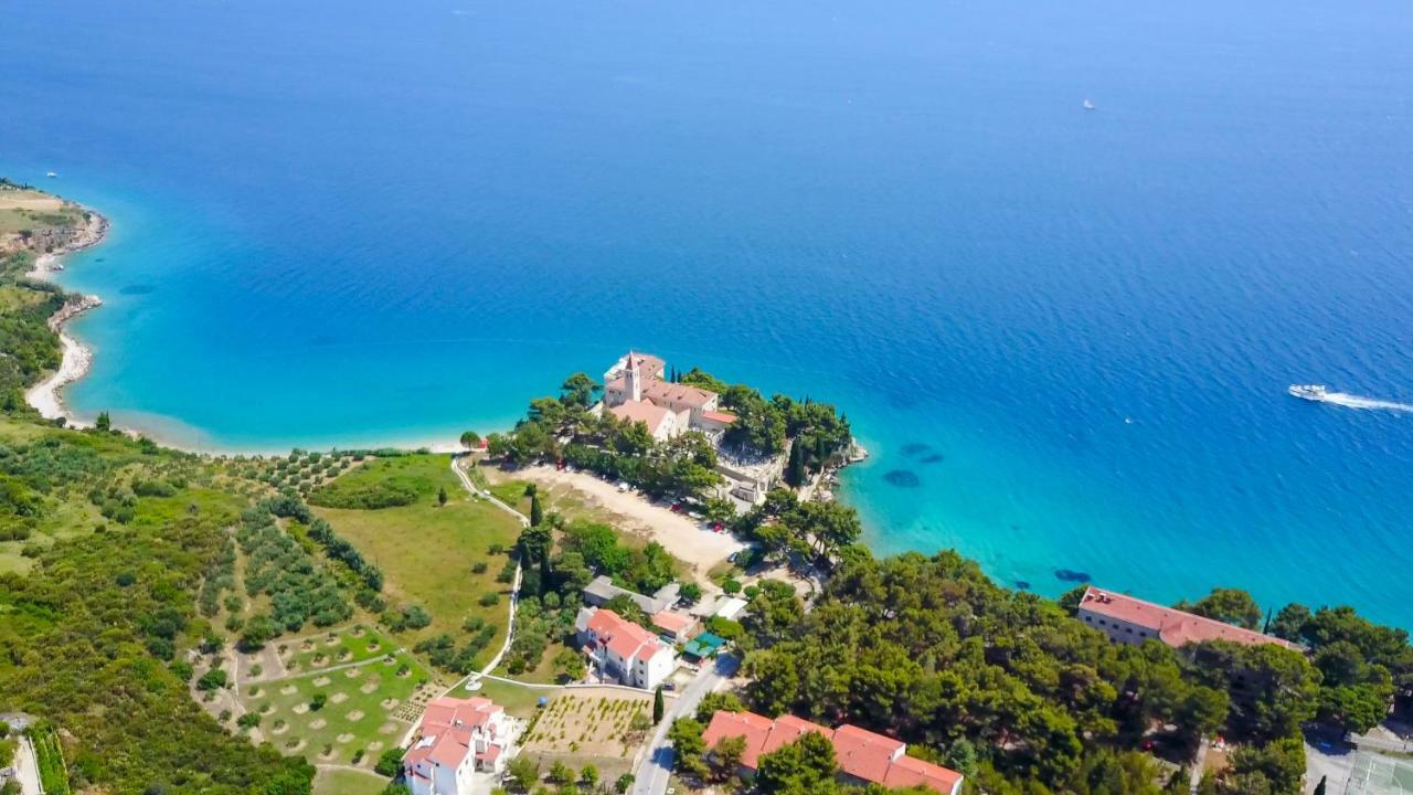 Apartments Sara Бол Екстер'єр фото