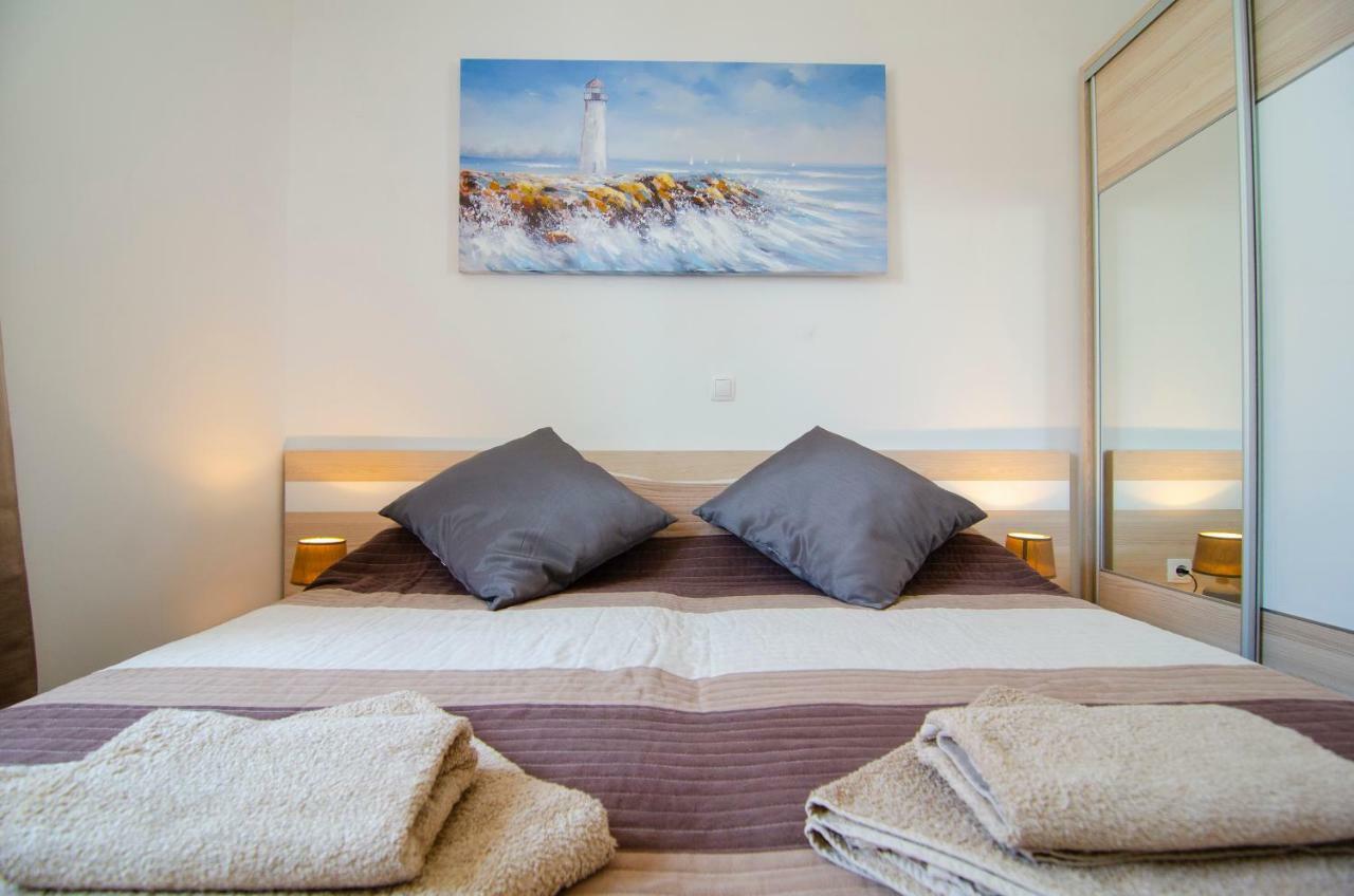 Apartments Sara Бол Екстер'єр фото
