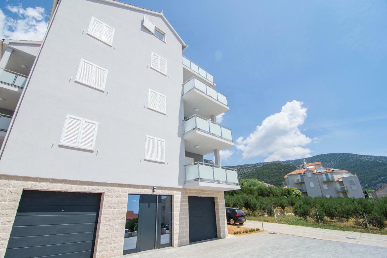 Apartments Sara Бол Екстер'єр фото
