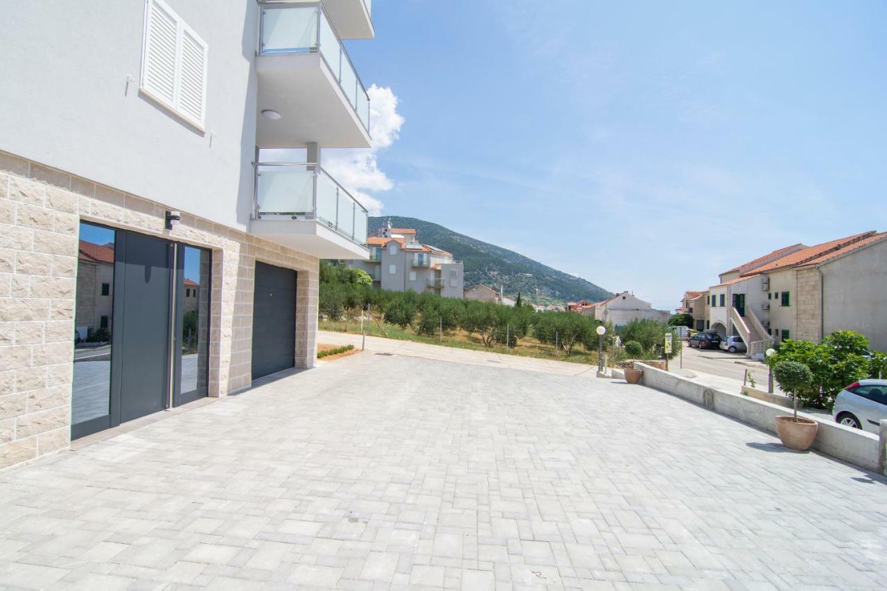Apartments Sara Бол Екстер'єр фото