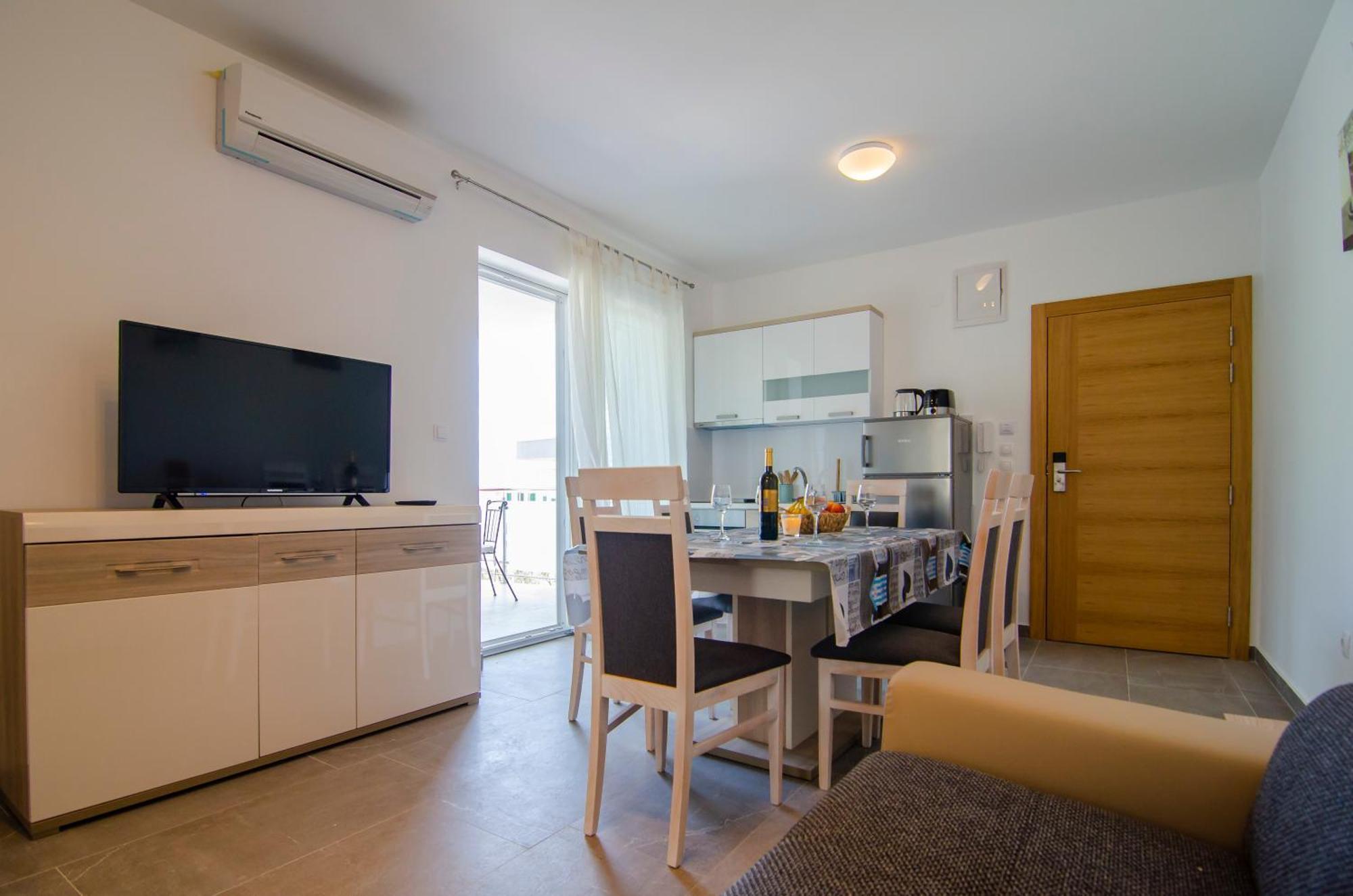 Apartments Sara Бол Екстер'єр фото