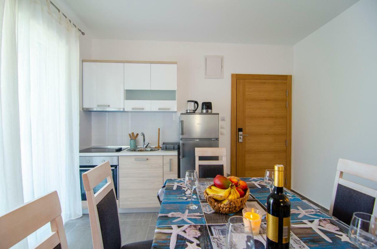 Apartments Sara Бол Екстер'єр фото