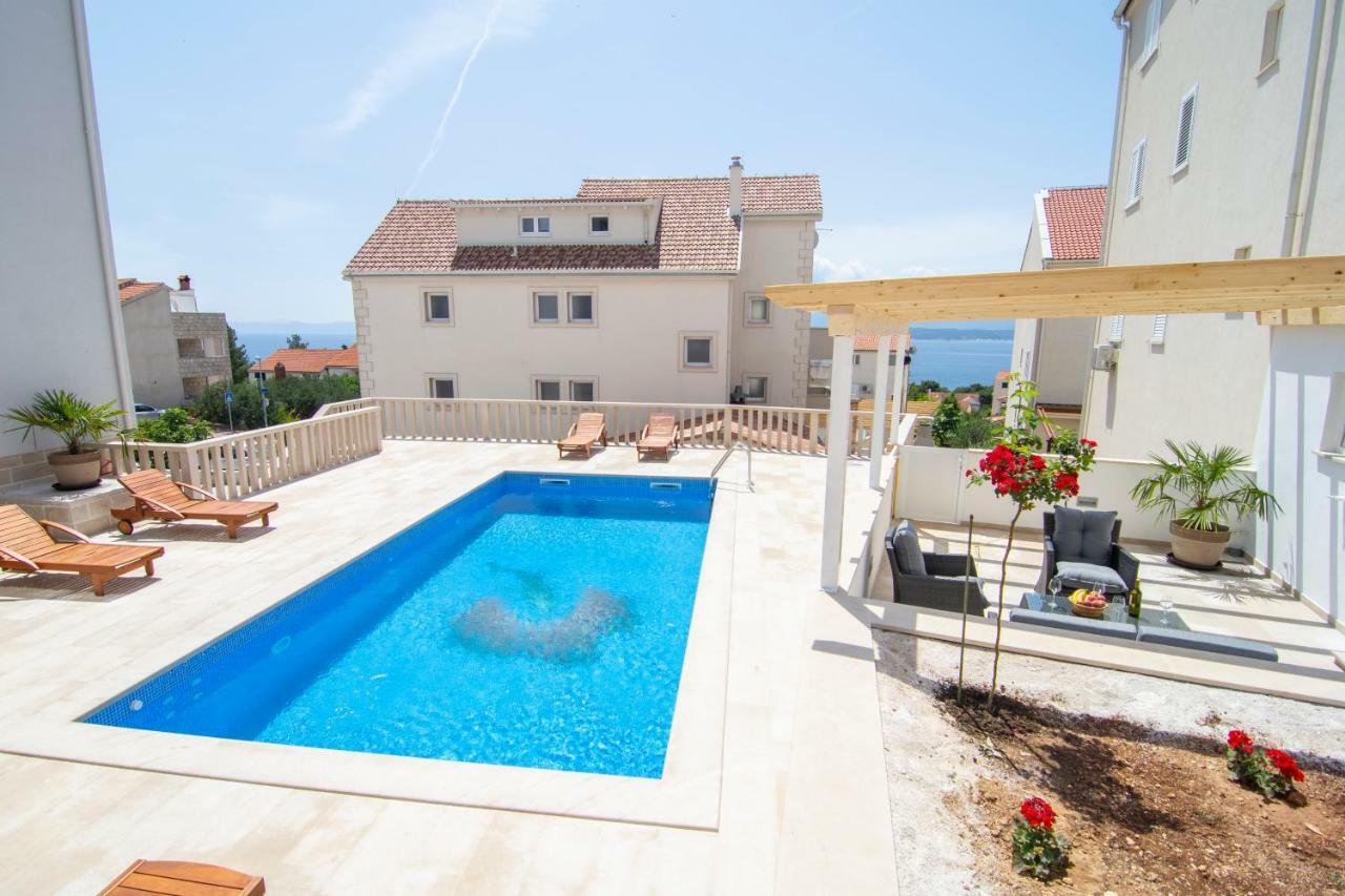 Apartments Sara Бол Екстер'єр фото