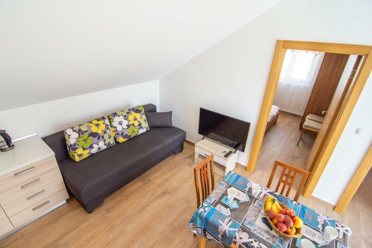 Apartments Sara Бол Екстер'єр фото
