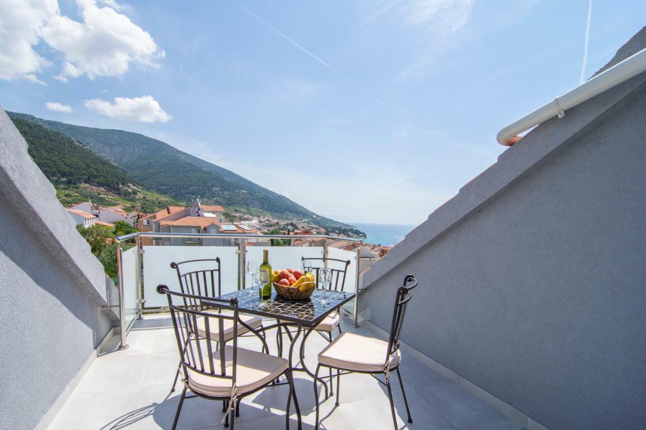 Apartments Sara Бол Екстер'єр фото