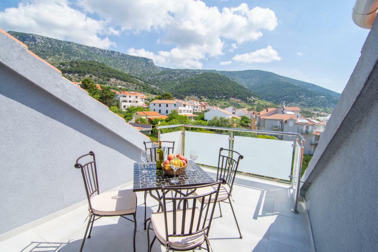 Apartments Sara Бол Екстер'єр фото