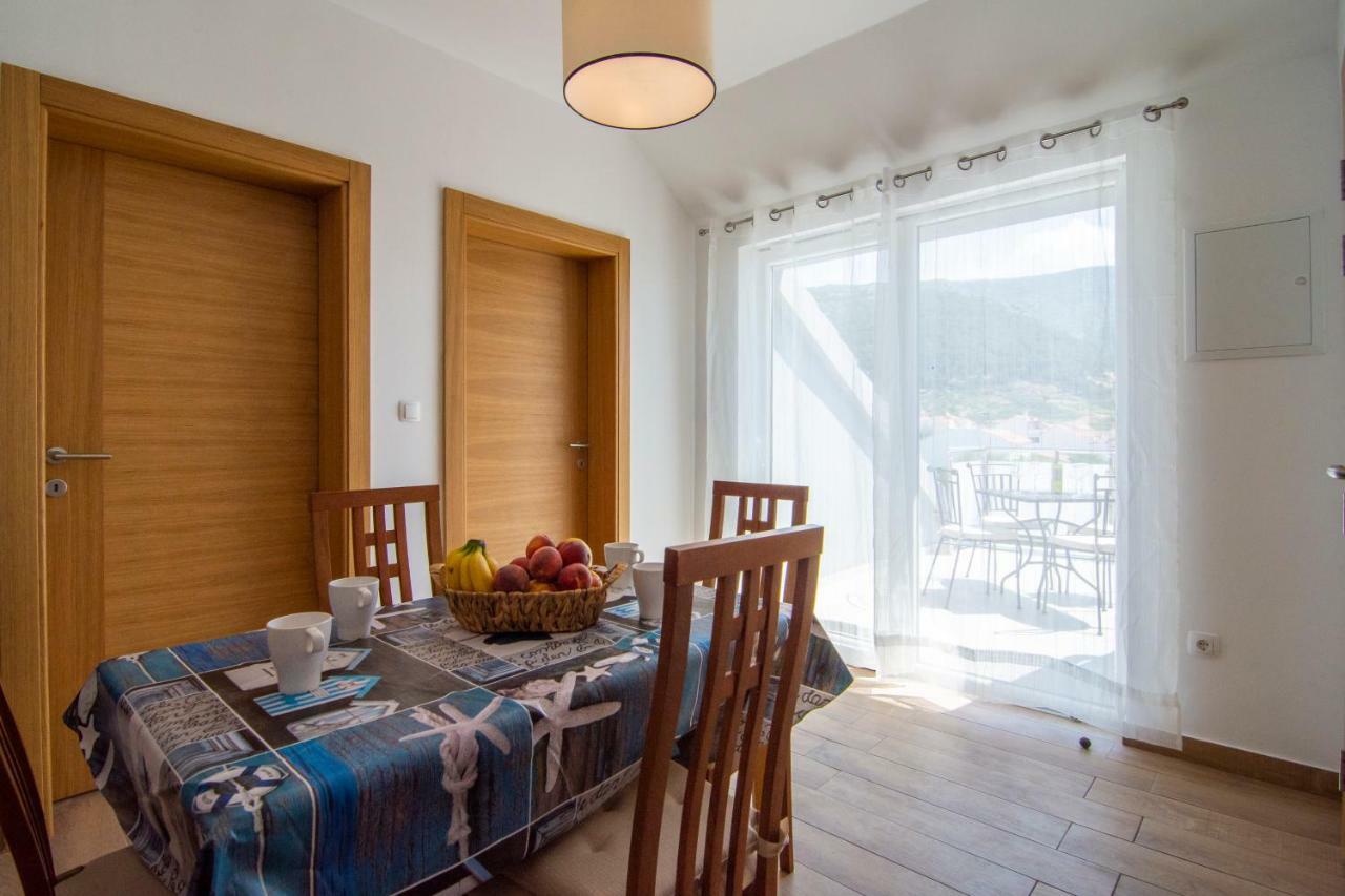 Apartments Sara Бол Екстер'єр фото